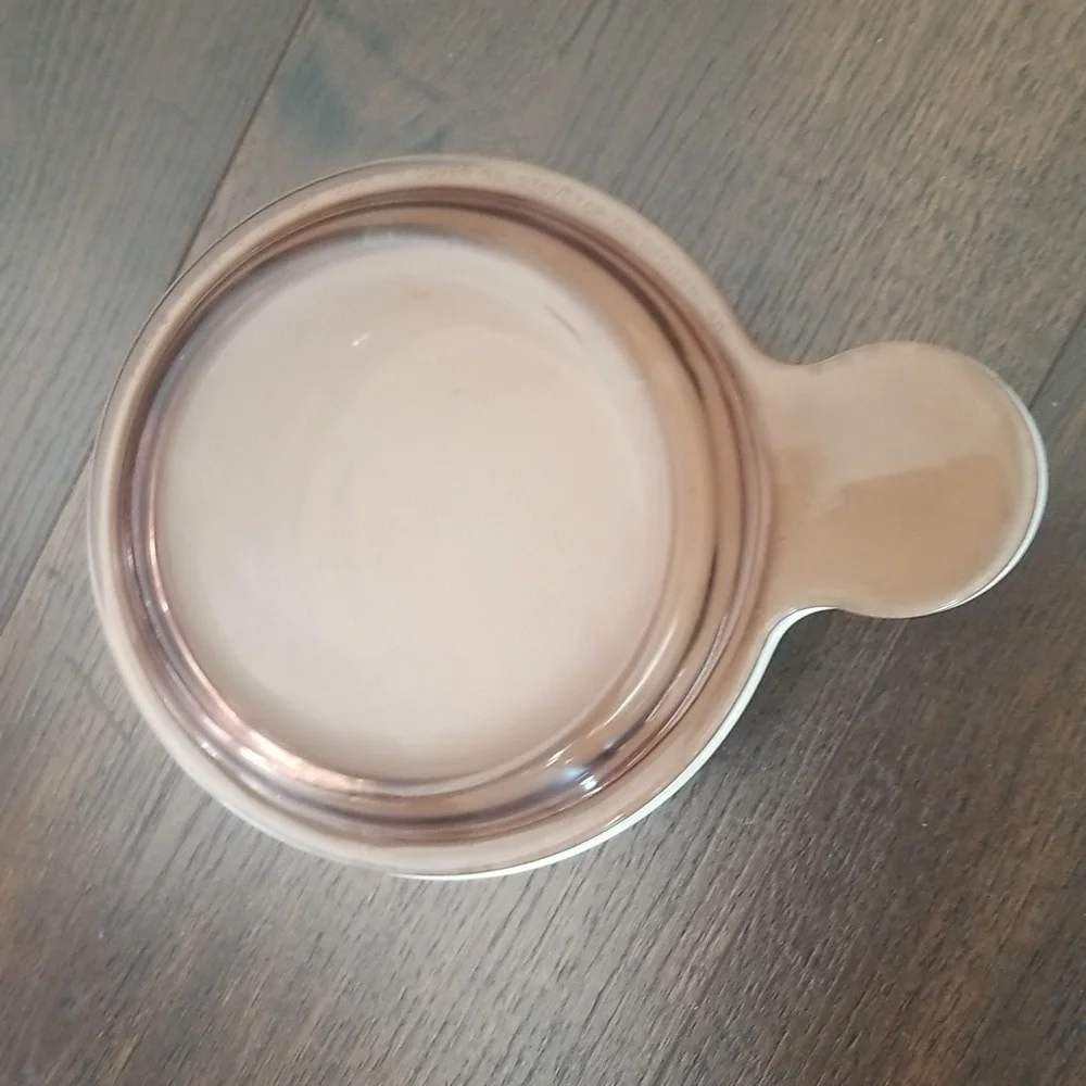 Corning pyrex 15 oz grab it bowl with lid.